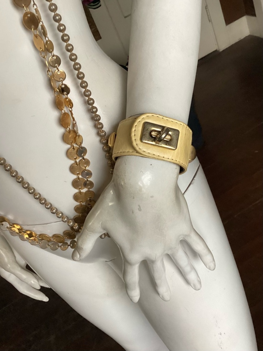 Vintage buckle cuff